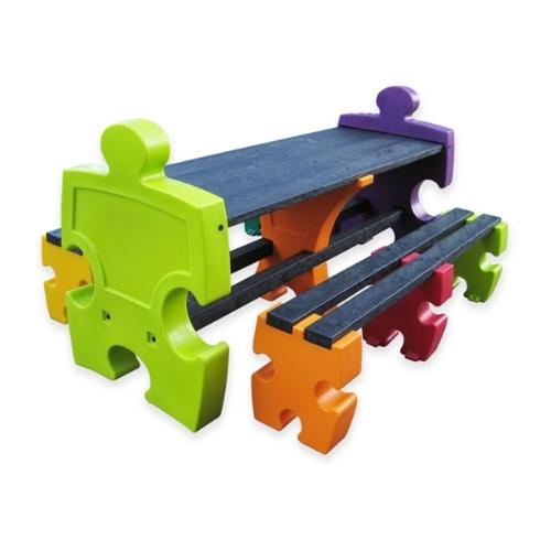 Ensemble table bancs puzzle pour les espaces enfants